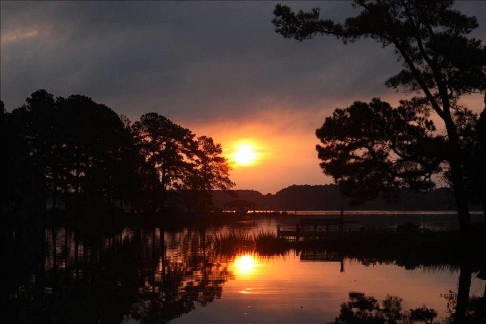 Lazyjack Inn On Dogwood Harbor Tilghman Island Esterno foto